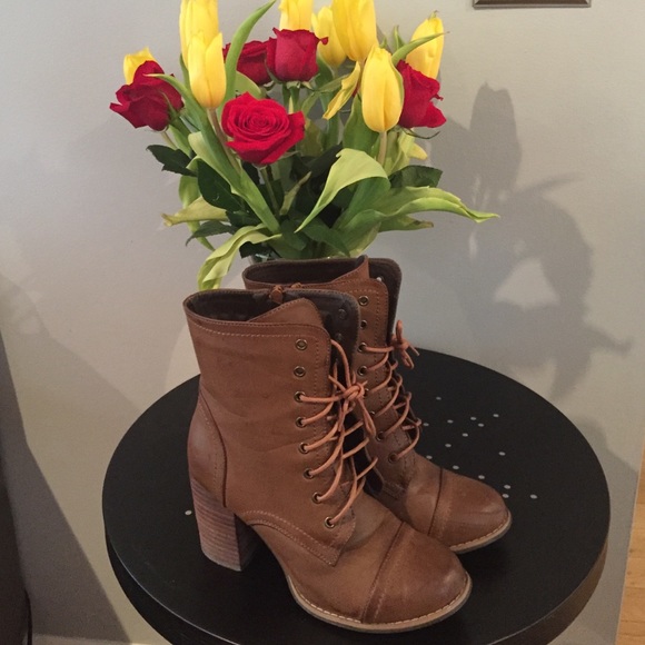 Brown heeled ankle boots - Picture 3 of 4