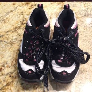 Size 2 Healey heal wheel skate tennis shoe
