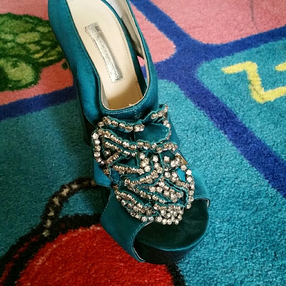 Shoes - Picture 2 of 2