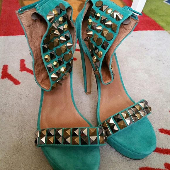 Shoes - Picture 2 of 2