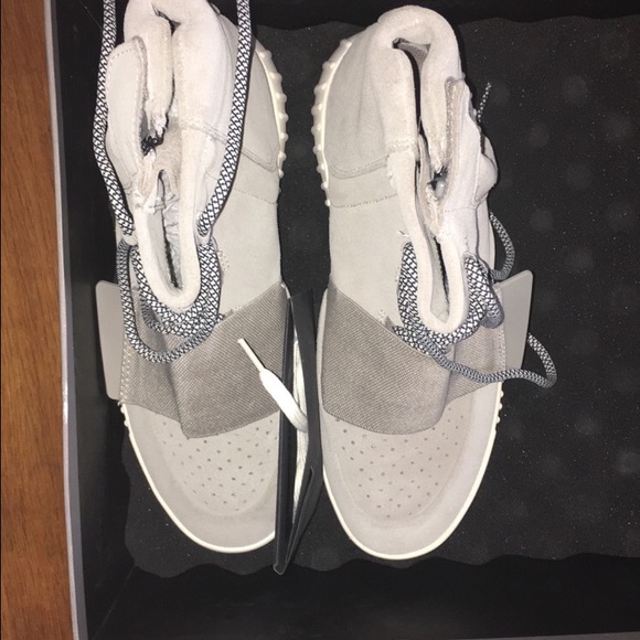 Yeezy 9.5Mens - Picture 2 of 4