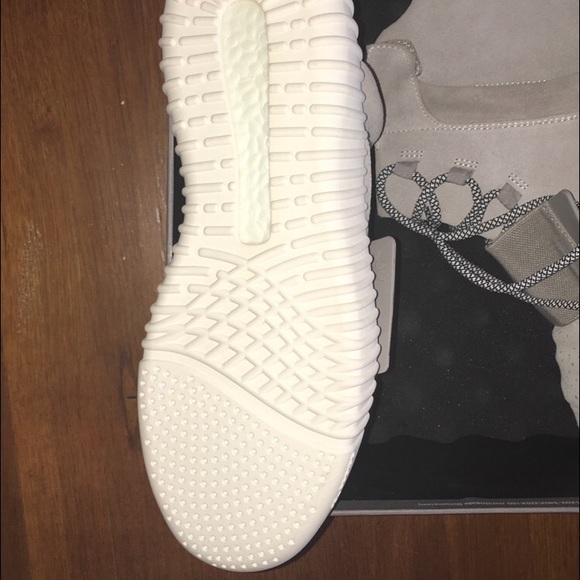 Yeezy 9.5Mens - Picture 4 of 4