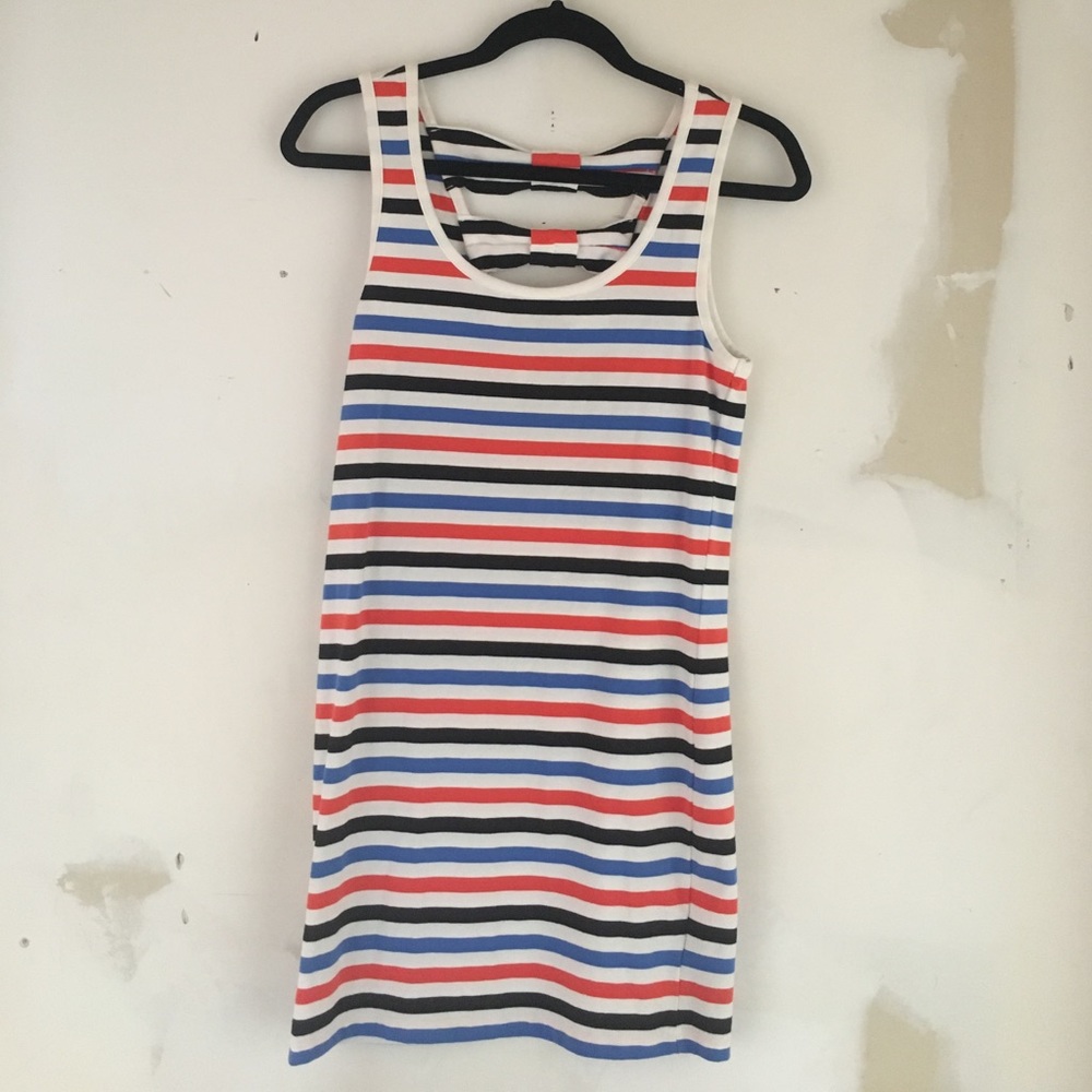 •LAST CHANCE😧Cute dress with bows in the back•