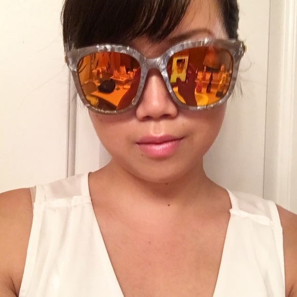 Brown Marbled Sunglasses - Picture 4 of 4