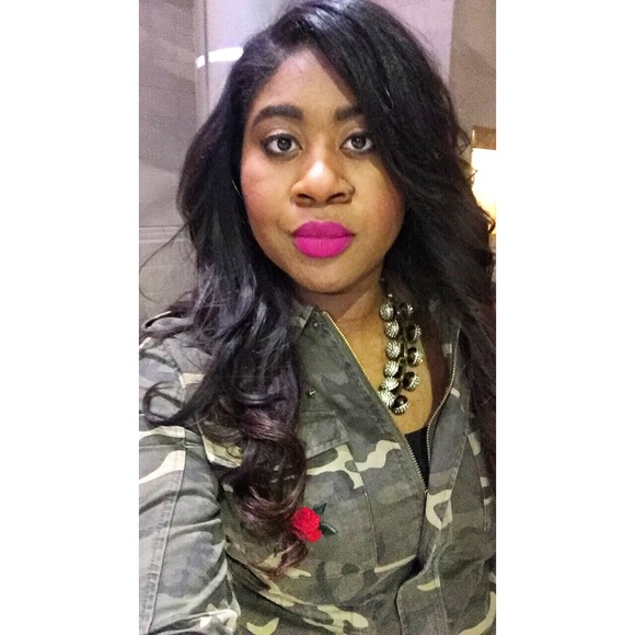 Meet your Posher, Ashley! ๐ - Picture 5 of 8