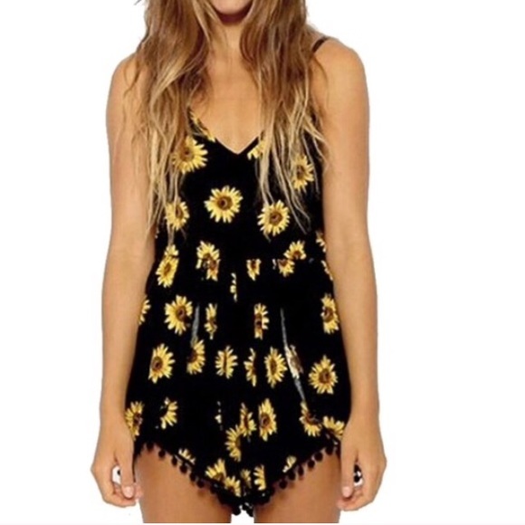 Daisy romper Small - Picture 2 of 4