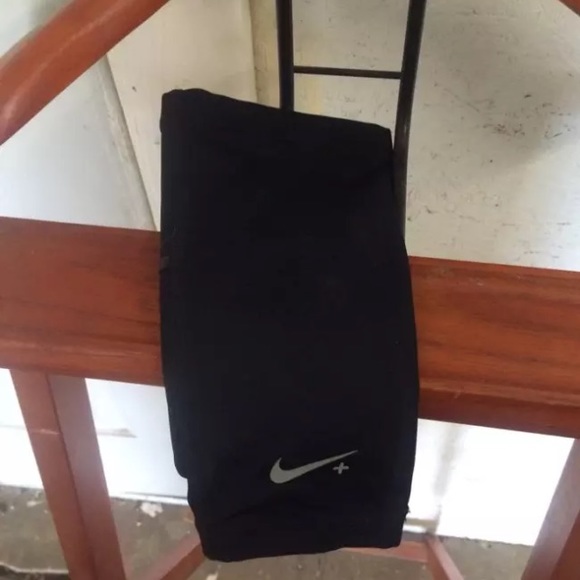 Nike arm band