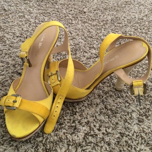 Heels - Picture 2 of 3