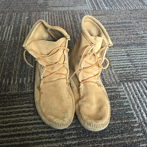 Minnetonka moccasin boots