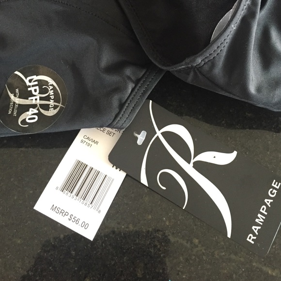 Black bikini - Picture 2 of 4