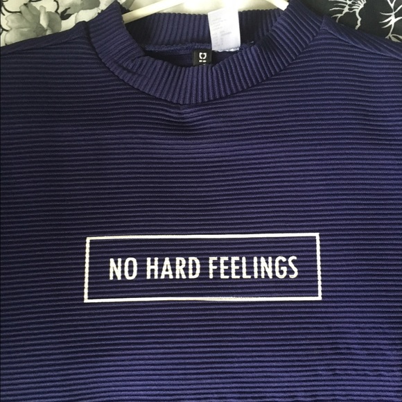 Crop top - Picture 2 of 4