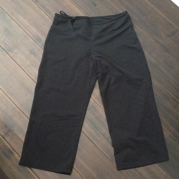 Black capris