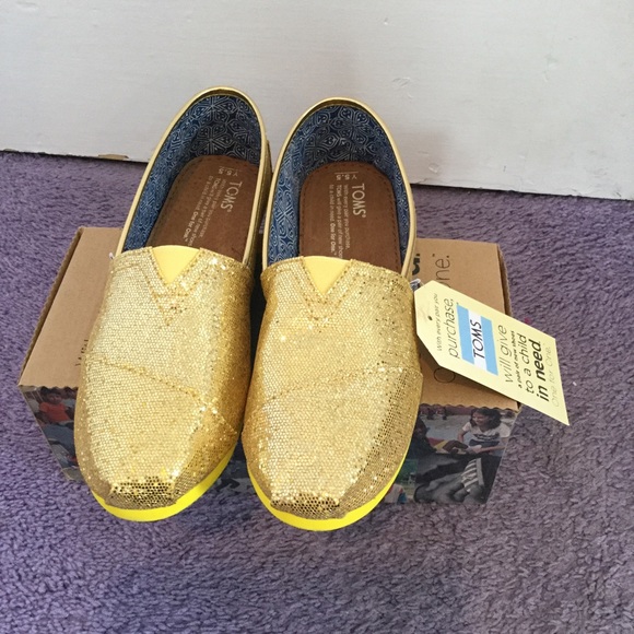 TOMS Shoes - ACCEPTING OFFERS!!!