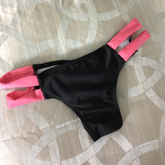 New Black & Pink w/ Bow Cheeky Bikini Bottoms - Picture 3 of 3