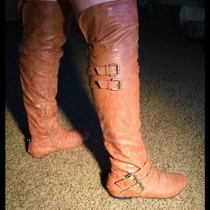 ⬇️Brown Faux Leather Boots