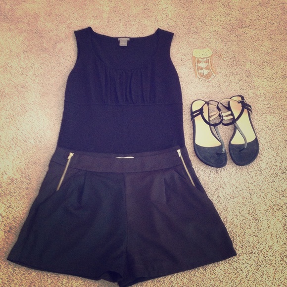 Stylish black shorts size large