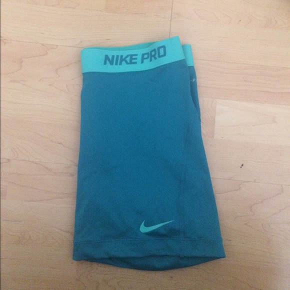 Womens Nike Pro shorts L blue/light blue