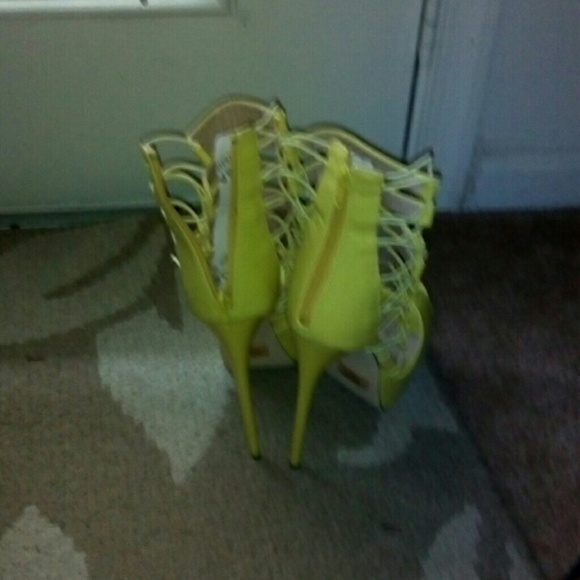 Peep toe booties - Picture 2 of 2