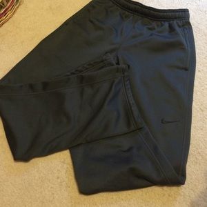 Mens Nike therma fit sweatpants great condition!