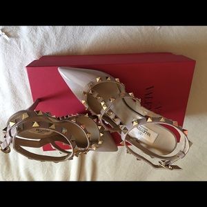New patent leather nude valentinos