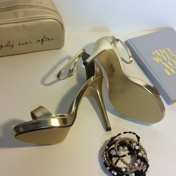 Size 9 Heels - Picture 3 of 4