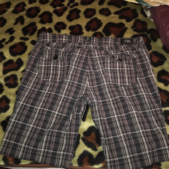 YMI Bermuda shorts - Picture 3 of 3