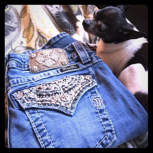 Miss Me Mid-Rise Easy Skinny.