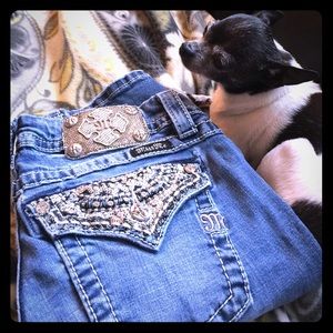 Miss Me Mid-Rise Easy Skinny.