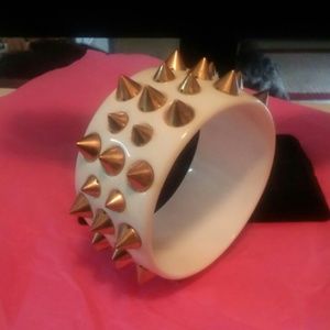 Fashion spike bracelet