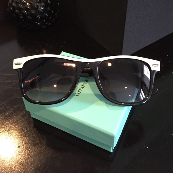 Sun glasses - Picture 1 of 3