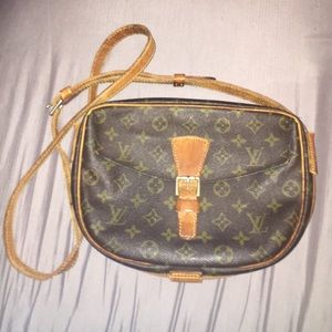 ✨VINTAGE-AUTHENTIC✨ Louis Vuitton crossbody bag 😍