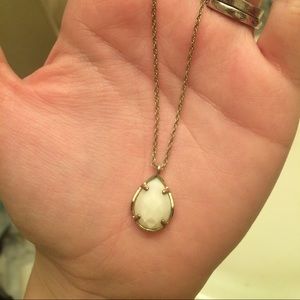 ❌SOLD❌White Kiri necklace