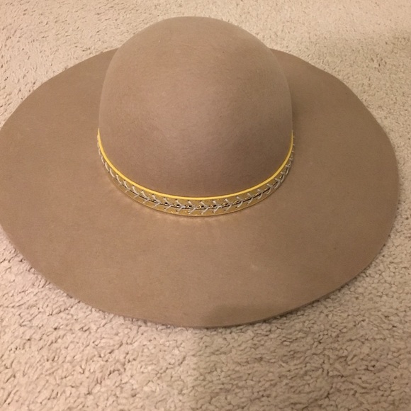 Floppy wool hat. Barely worn. - Picture 1 of 1