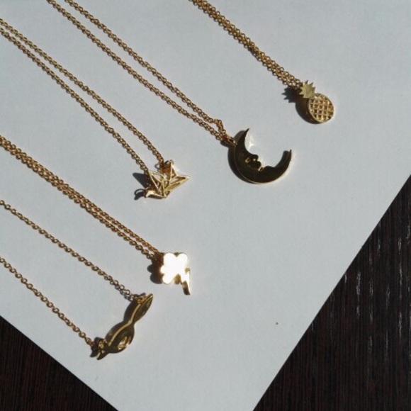 💟Small Gold Pineapple Necklace❤️ - Picture 3 of 4