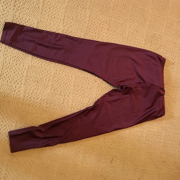 Super cool paneled maroon leggings - Picture 2 of 3
