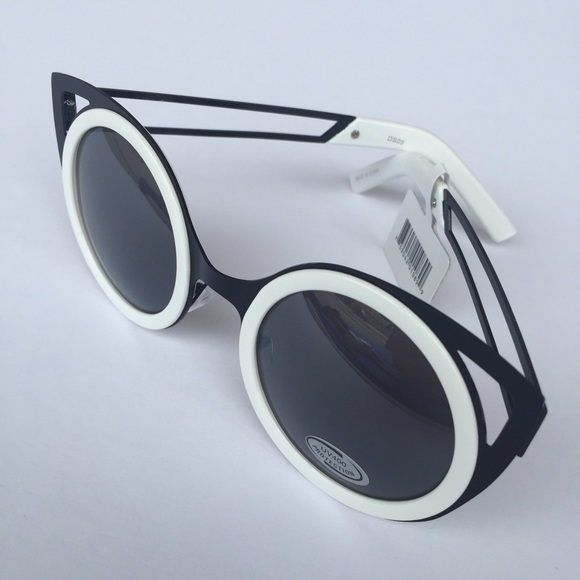 ❗️FINAL PRICE❗️Black/White Bomb Sunglasses 😍 - Picture 2 of 4