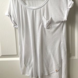 FLASH SALE 🔥🌺Flowy, White Pocketed Hollister Tee