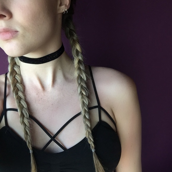 ✨LAST ONE SALE ✨ Simple Black Choker - Picture 2 of 4