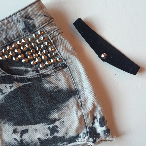 ✨LAST ONE SALE ✨ Simple Black Choker - Picture 3 of 4