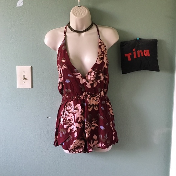 30% off Bundles• New Floral Cutout Back Romper - Picture 2 of 4