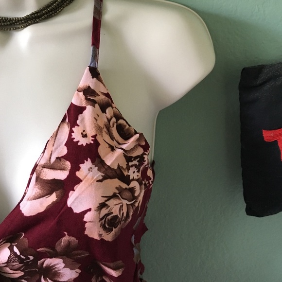 30% off Bundles• New Floral Cutout Back Romper - Picture 3 of 4