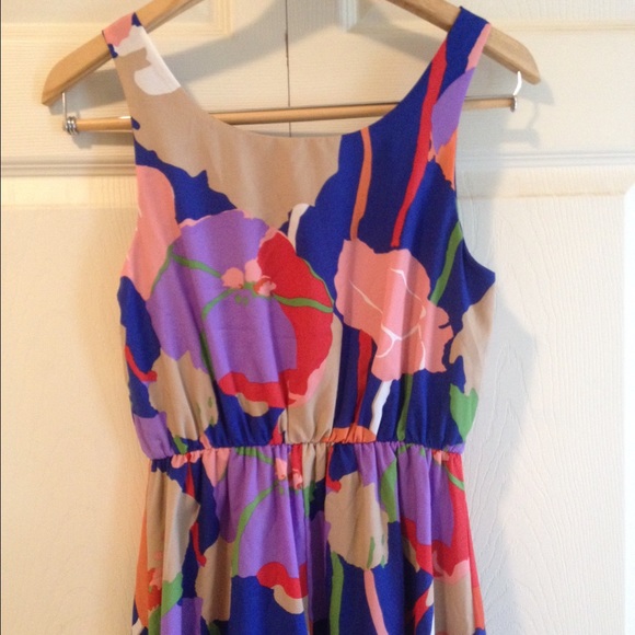 !SOLD! Everly Floral Dress - Picture 4 of 4