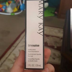 Mary kay matte wear liquid foundation Beige 2
