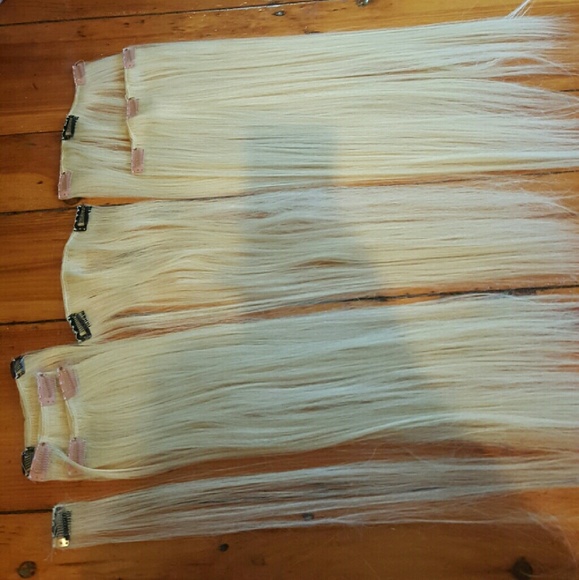 Remi Hair extensions 22 in Platinum white Blonde