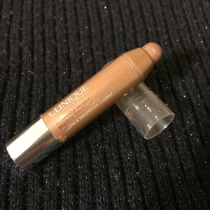 Clinique Chubby Eye Shadow Stick in lots o' latte