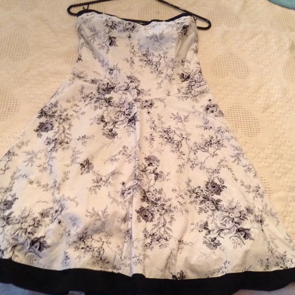 TeazeMe dress strapless Black and white floral j9 - Picture 3 of 4