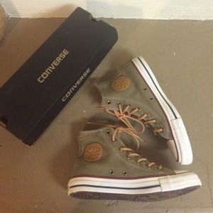Sold out  Khaki  Chucks 😍