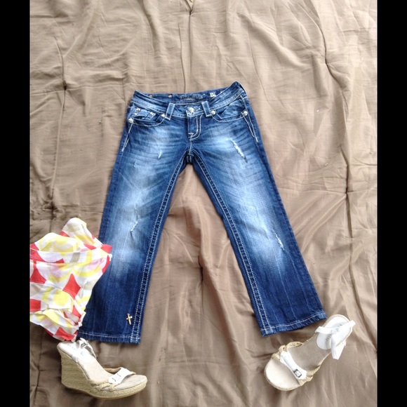 🎀🎀 Bling Miss Me capris 🎀🎀 - Picture 2 of 4