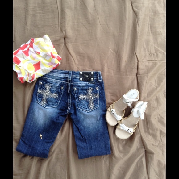 🎀🎀 Bling Miss Me capris 🎀🎀 - Picture 4 of 4