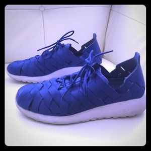 Rare Nike Woven Roshes